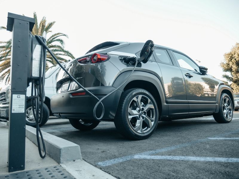 The Pros and Cons of Electric Cars: An Insider's View